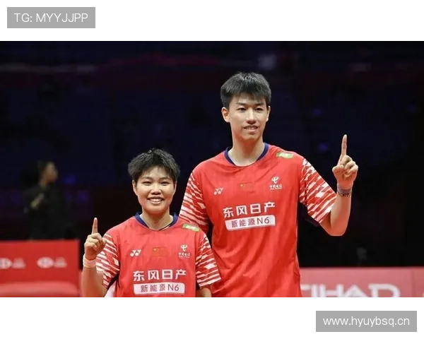 冯彦哲居然这么会享受，赛场上的他跟街头吃货判若两人？