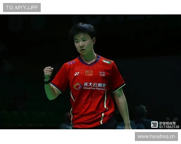 何冰娇比赛场下走路都像走星光大道，普通人真想知道她鞋里藏了什么秘密！