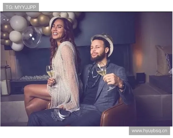 库里家里的厨房也太豪横了，不是喝水是拿球赛数据泡茶？